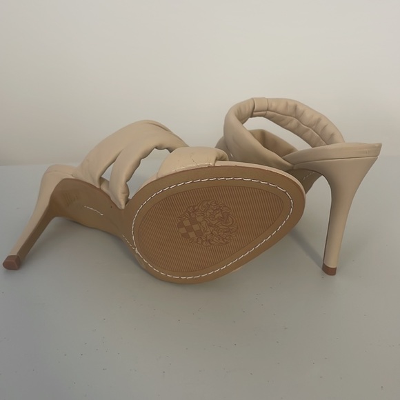 Vince Camuto biege heeled sandal - Picture 3 of 3